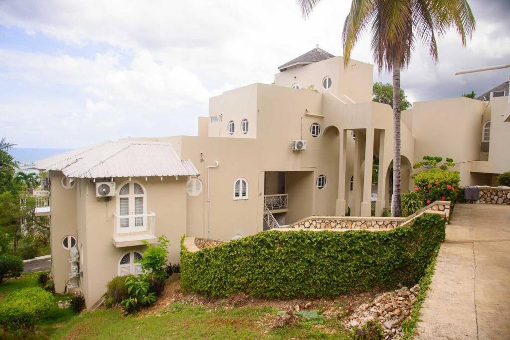 Czar'S Citadel-2 Bedroom Apt 23E At Columbus Heights Ocho Rios Exteriör bild